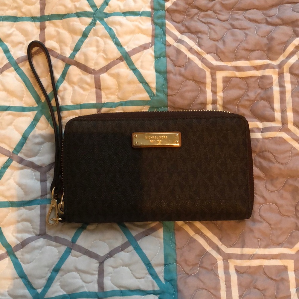Michael Kors wristlet